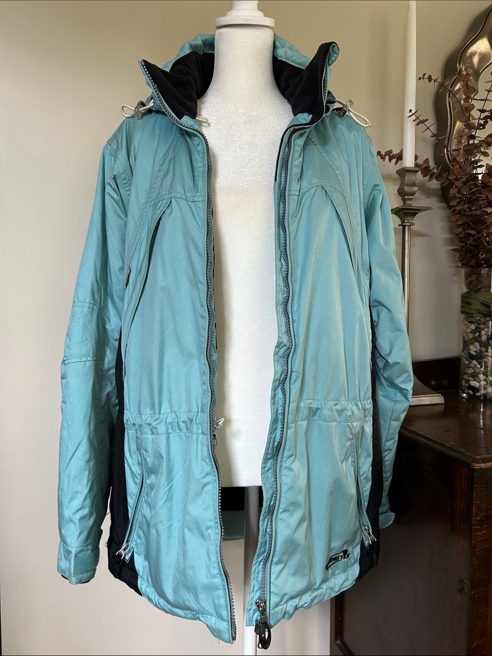 Obermeyer ALT3 Women’s Waterproof Hooded Jacket. Lots of features! Size 10